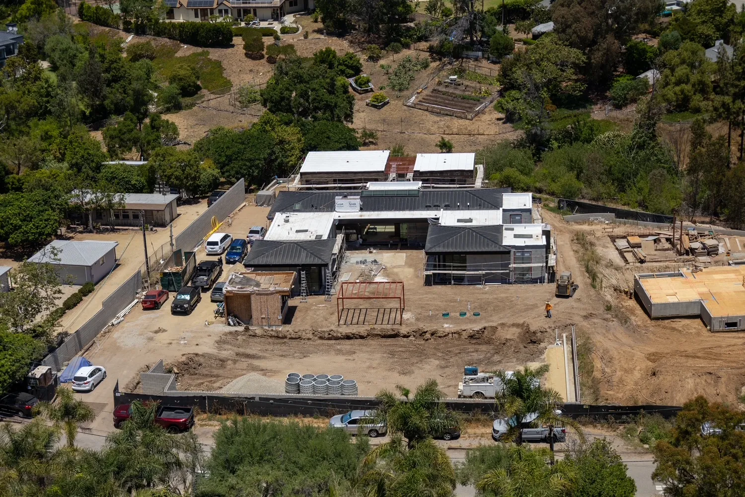 6626 Zumirez Drive
