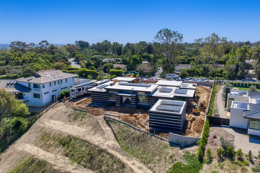 6642 Zumirez Drive, Malibu, CA