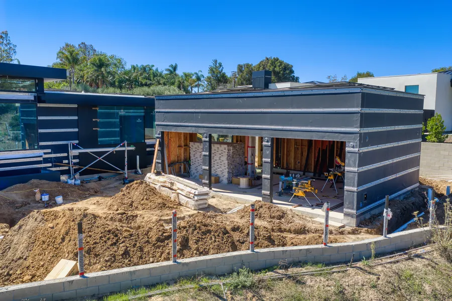 6642 Zumirez Drive, Malibu, CA