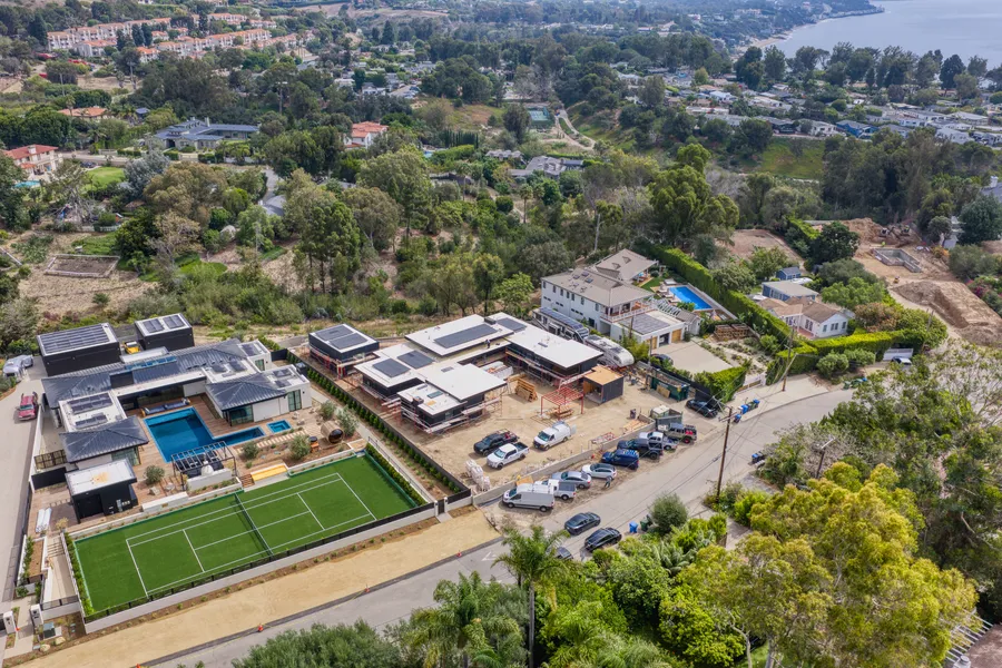6642 Zumirez Drive, Malibu, CA