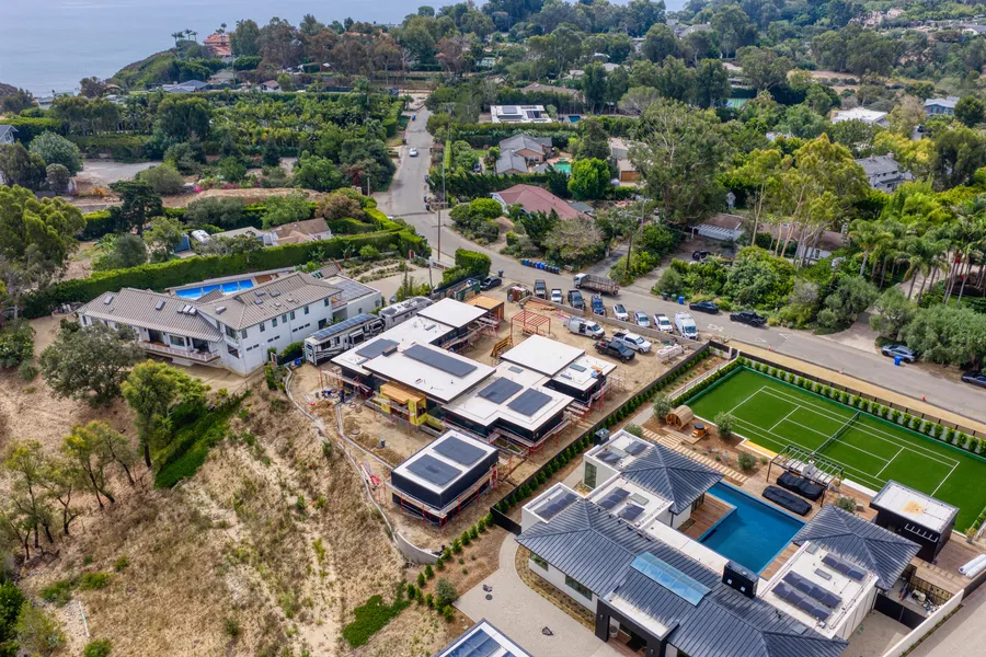 6642 Zumirez Drive, Malibu, CA