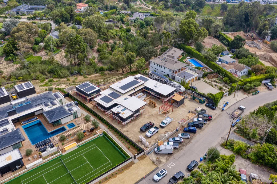 6642 Zumirez Drive, Malibu, CA