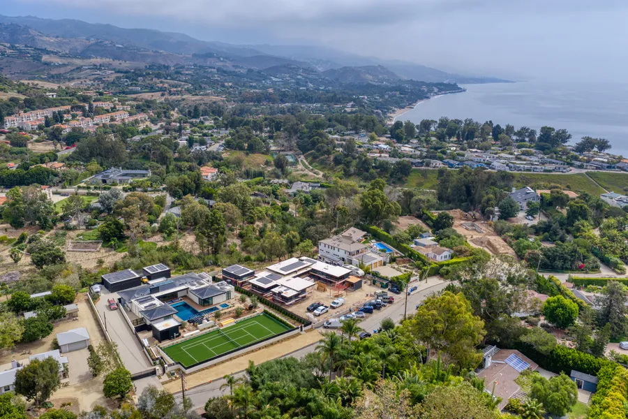 6642 Zumirez Drive, Malibu, CA