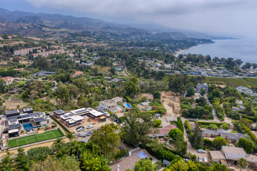 6642 Zumirez Drive, Malibu, CA