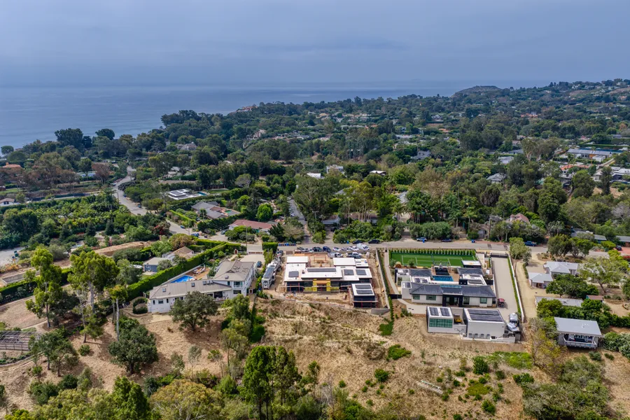 6642 Zumirez Drive, Malibu, CA