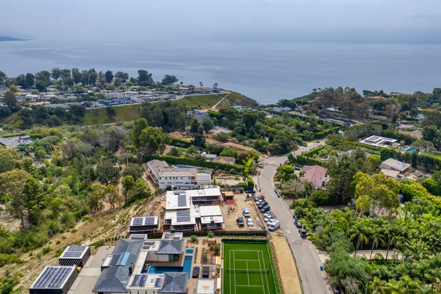6642 Zumirez Drive, Malibu, CA