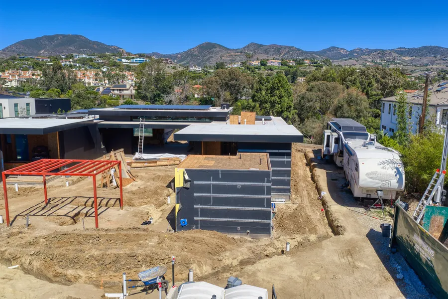 6642 Zumirez Drive, Malibu, CA