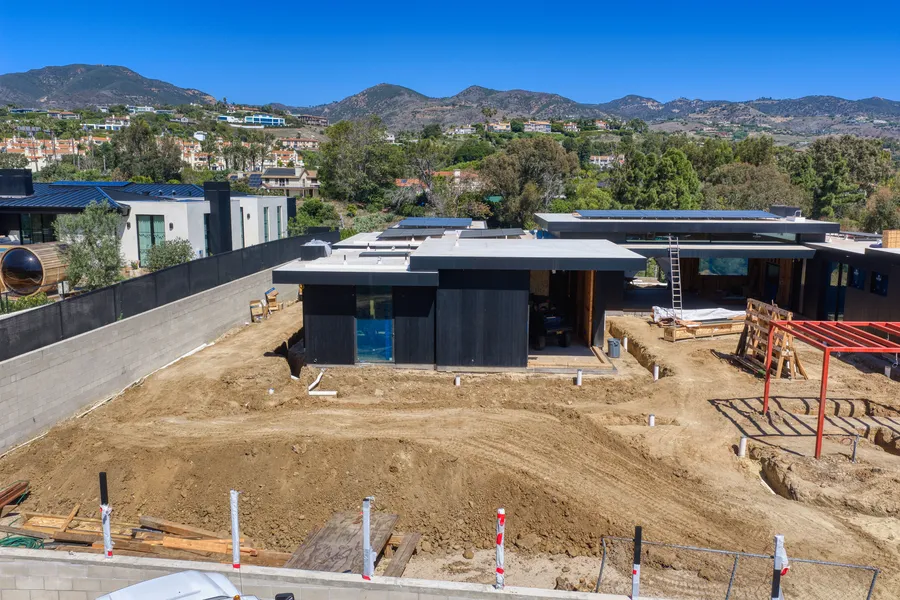 6642 Zumirez Drive, Malibu, CA
