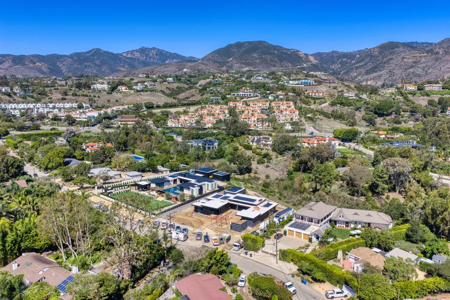6642 Zumirez Drive, Malibu, CA
