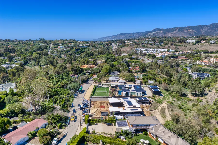 6642 Zumirez Drive, Malibu, CA