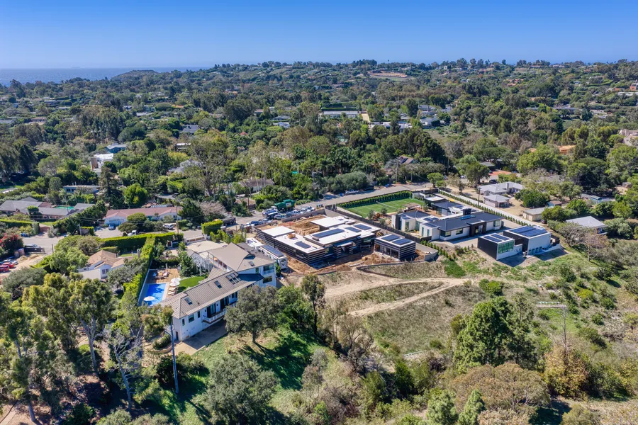 6642 Zumirez Drive, Malibu, CA