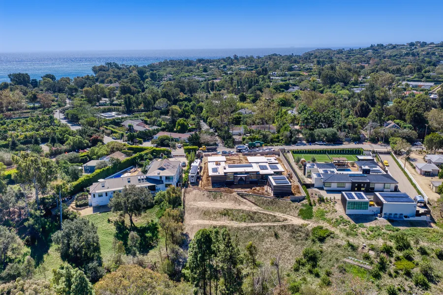6642 Zumirez Drive, Malibu, CA