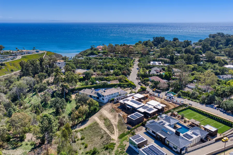 6642 Zumirez Drive, Malibu, CA