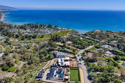6642 Zumirez Drive, Malibu, CA