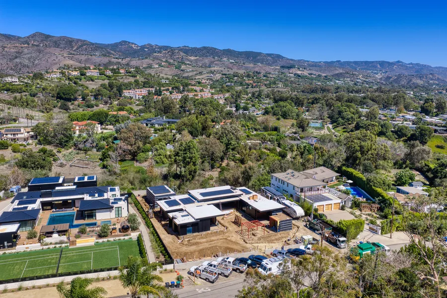 6642 Zumirez Drive, Malibu, CA
