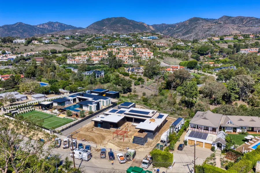 6642 Zumirez Drive, Malibu, CA